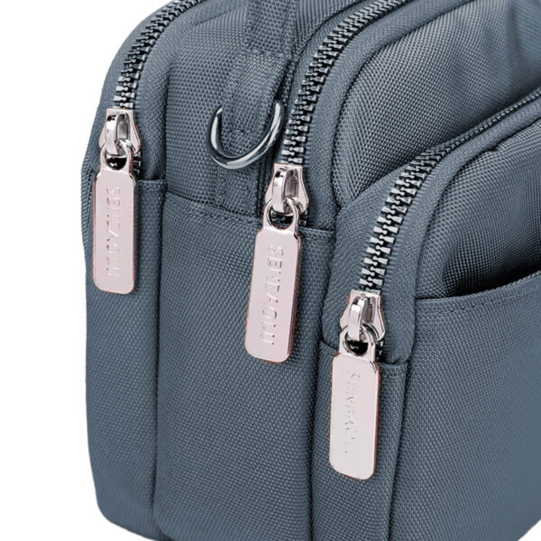 15319187609-mini-bolsa-transversal-pequena-compacta-cinza-4.jpg